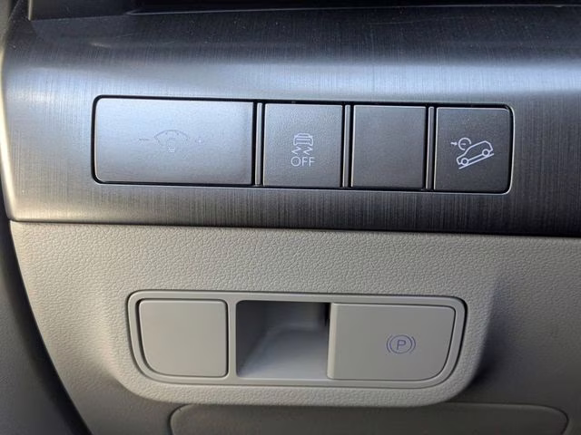 2024 Atlas White Hyundai Kona SEL FWD SUV