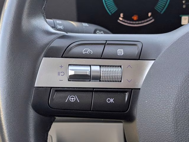 2024 Atlas White Hyundai Kona SEL FWD SUV