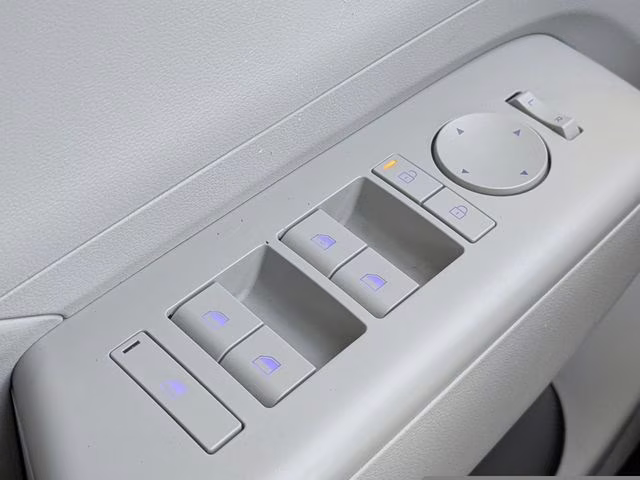 2024 Atlas White Hyundai Kona SEL FWD SUV