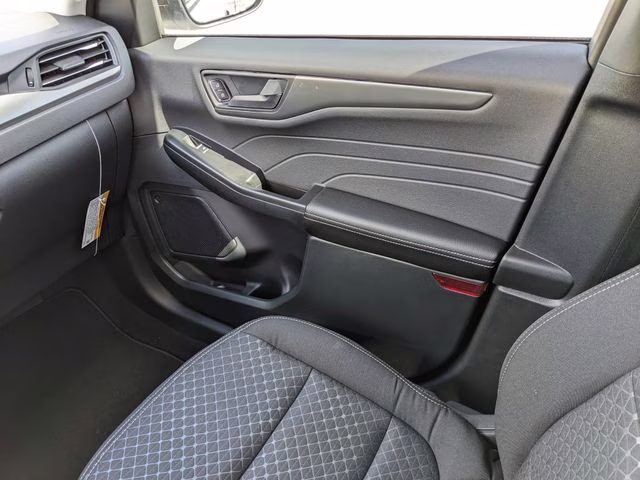 2026 Oxford White Ford Escape Active FWD SUV