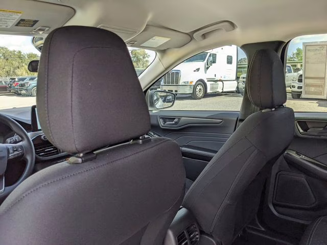 2026 Oxford White Ford Escape Active FWD SUV