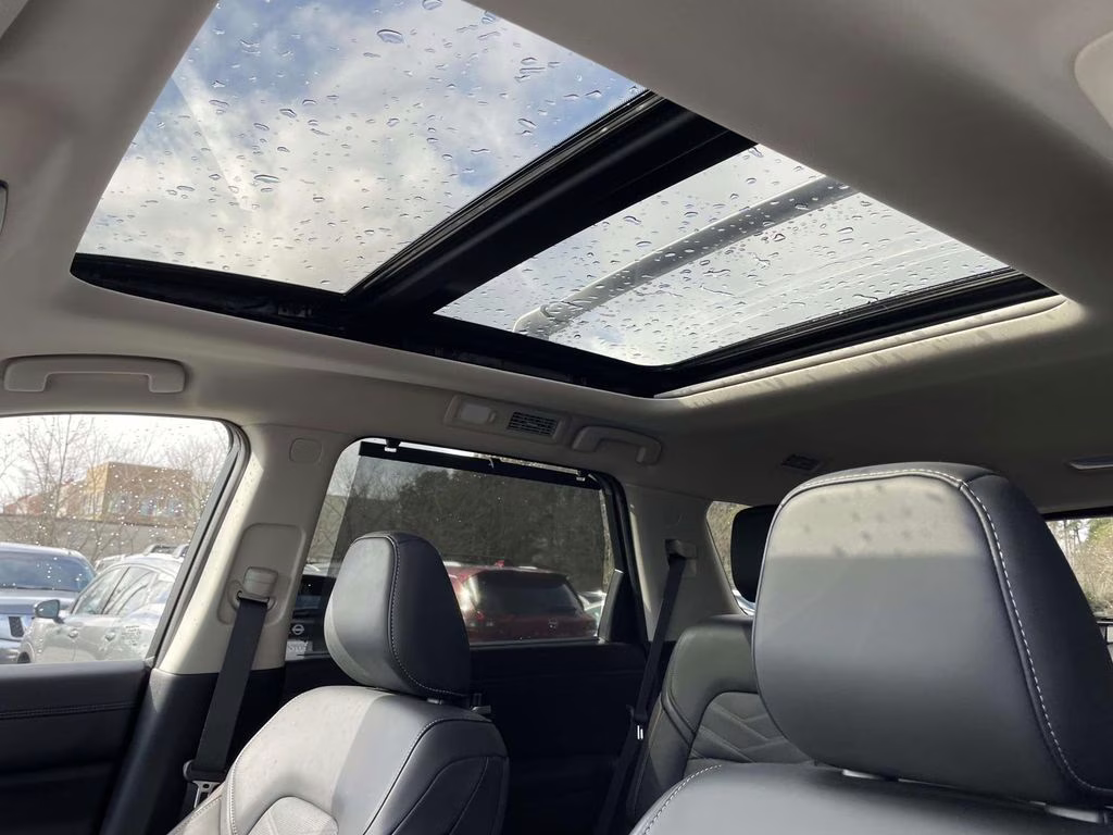 2024 Brilliant Silver Metallic Nissan Pathfinder Platinum FWD SUV