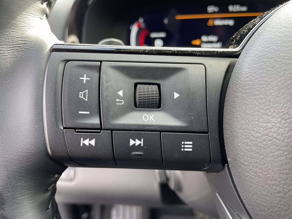 2024 Brilliant Silver Metallic Nissan Pathfinder Platinum FWD SUV