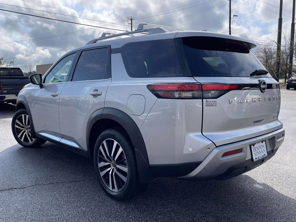 2024 Brilliant Silver Metallic Nissan Pathfinder Platinum FWD SUV