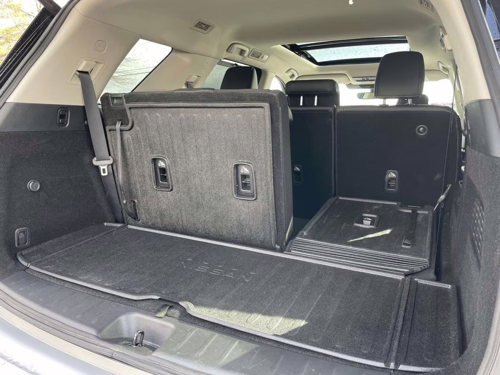 2024 Brilliant Silver Metallic Nissan Pathfinder Platinum FWD SUV