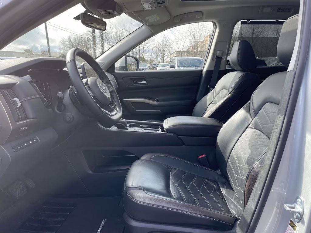 2024 Brilliant Silver Metallic Nissan Pathfinder Platinum FWD SUV