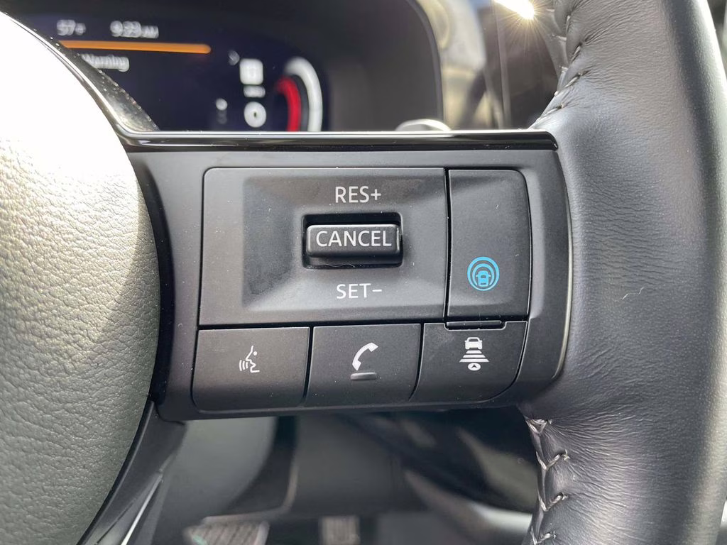 2024 Brilliant Silver Metallic Nissan Pathfinder Platinum FWD SUV