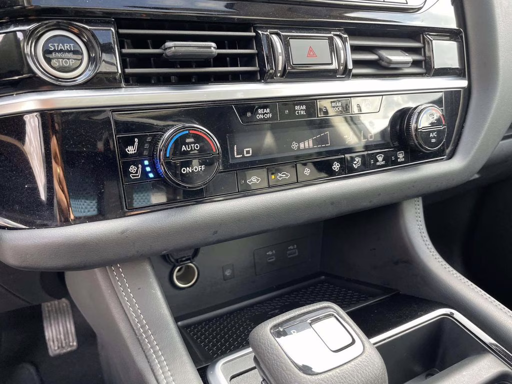 2024 Brilliant Silver Metallic Nissan Pathfinder Platinum FWD SUV