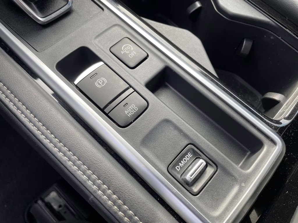 2024 Brilliant Silver Metallic Nissan Pathfinder Platinum FWD SUV