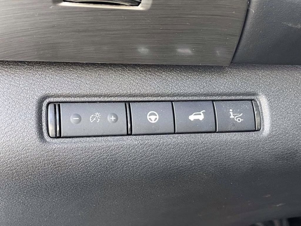 2024 Brilliant Silver Metallic Nissan Pathfinder Platinum FWD SUV