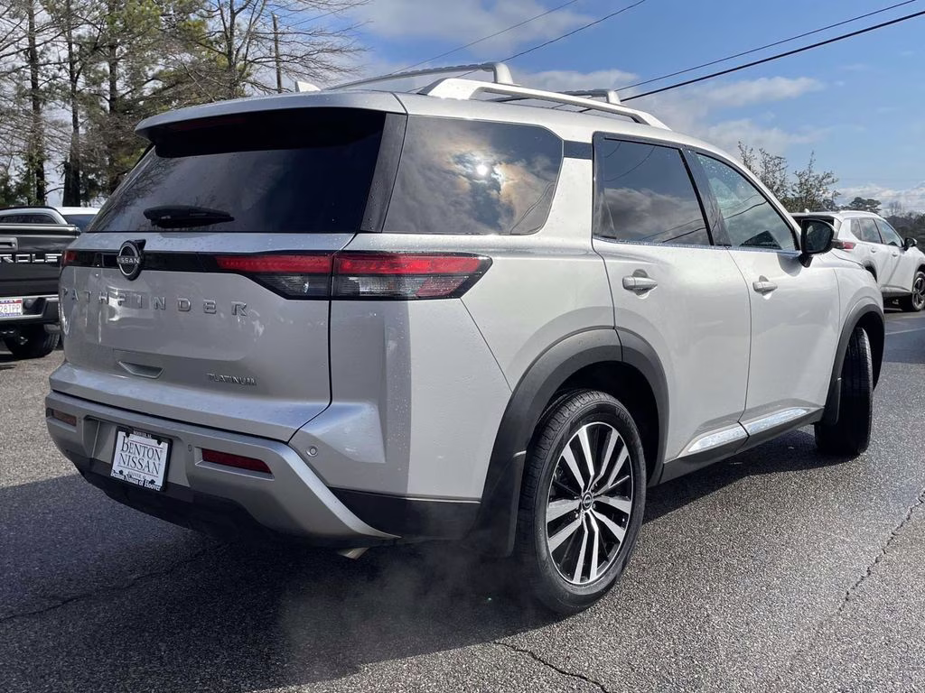 2024 Brilliant Silver Metallic Nissan Pathfinder Platinum FWD SUV