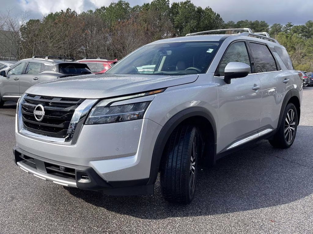 2024 Brilliant Silver Metallic Nissan Pathfinder Platinum FWD SUV