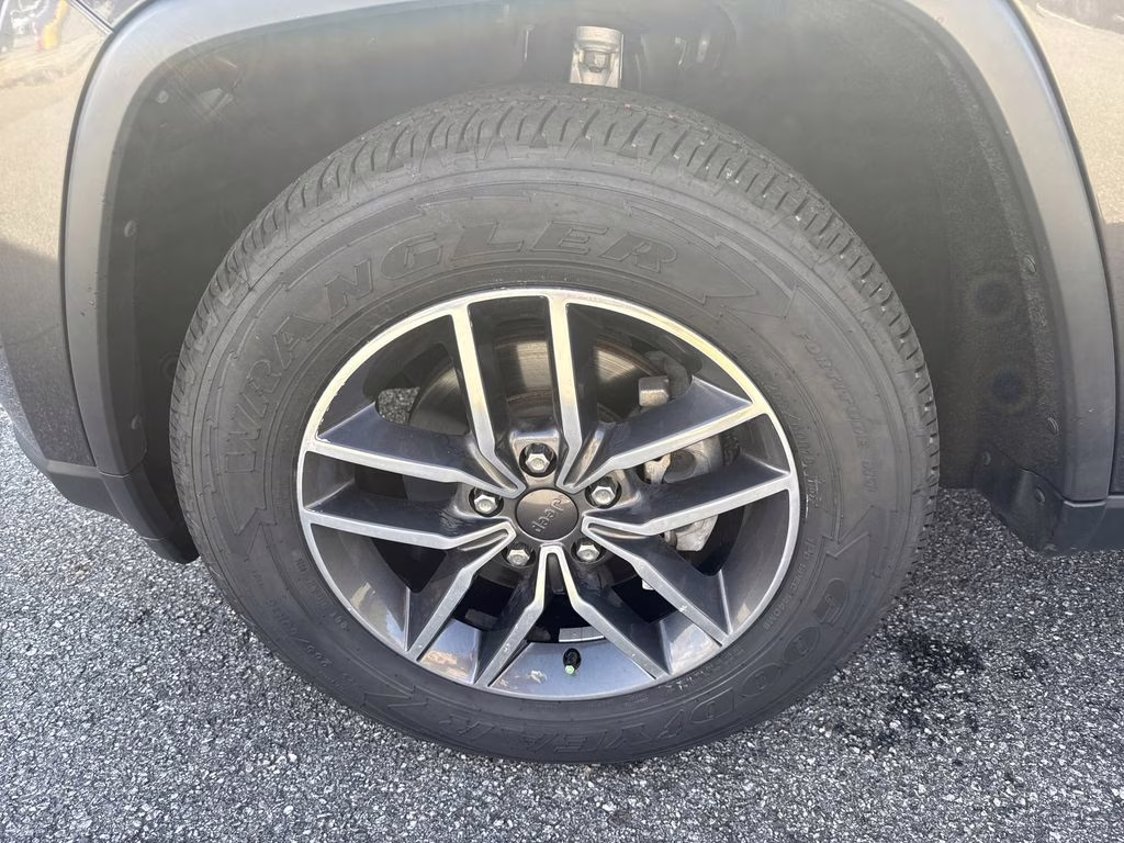 2019 Granite Crystal Metallic Clearcoat Jeep Grand Cherokee Limited RWD SUV