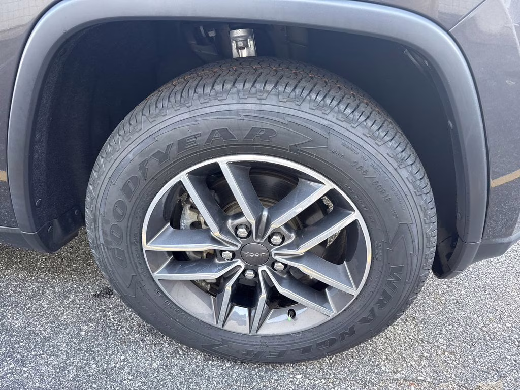 2019 Granite Crystal Metallic Clearcoat Jeep Grand Cherokee Limited RWD SUV