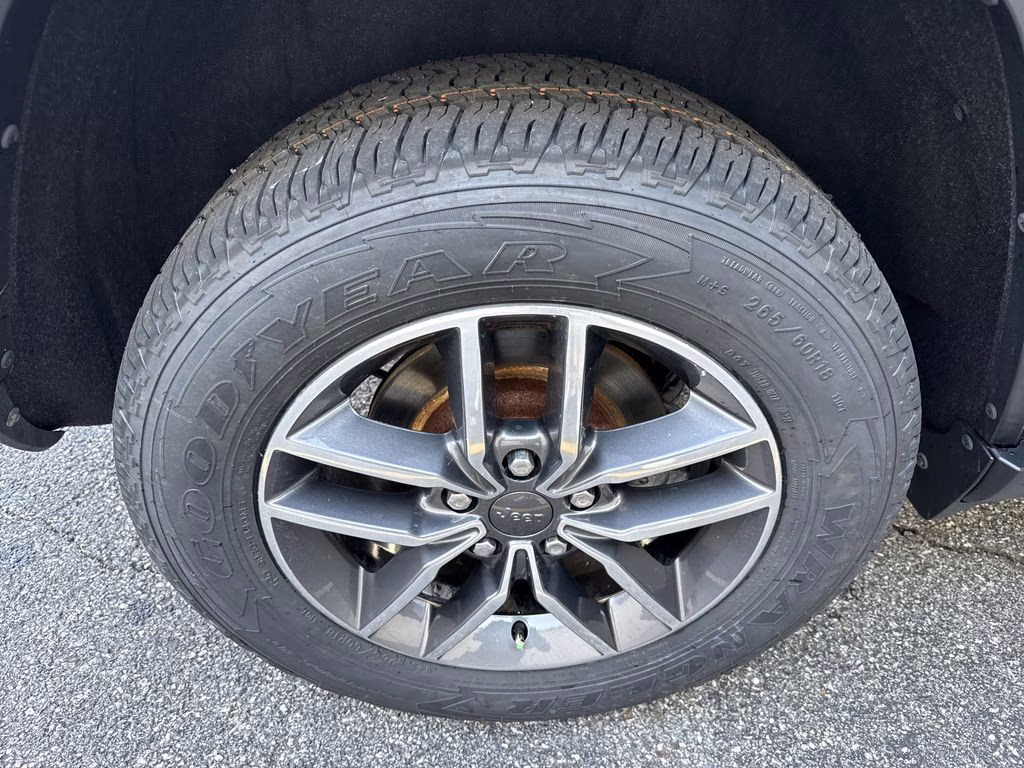 2019 Granite Crystal Metallic Clearcoat Jeep Grand Cherokee Limited RWD SUV