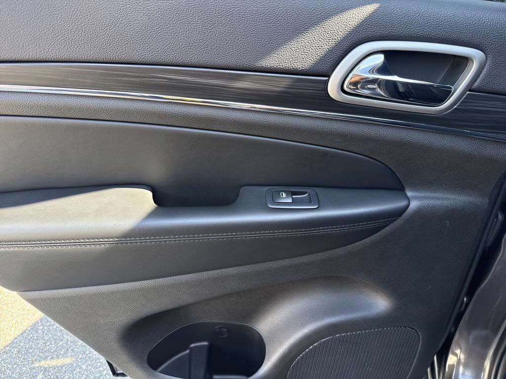 2019 Granite Crystal Metallic Clearcoat Jeep Grand Cherokee Limited RWD SUV