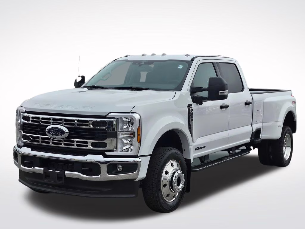 2026 Oxford White Ford Super Duty F-450 DRW XLT 4X4 Truck