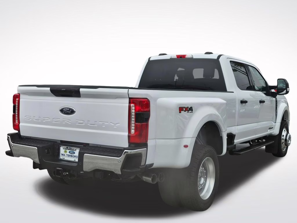 2026 Oxford White Ford Super Duty F-450 DRW XLT 4X4 Truck
