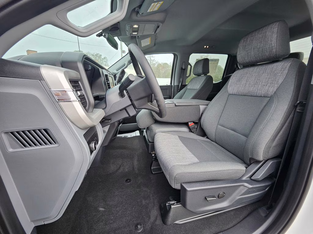 2026 Oxford White Ford Super Duty F-450 DRW XLT 4X4 Truck