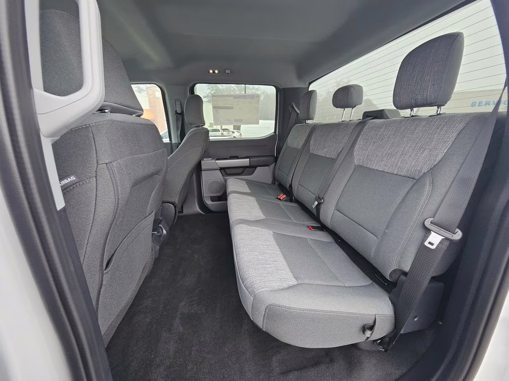 2026 Oxford White Ford Super Duty F-450 DRW XLT 4X4 Truck