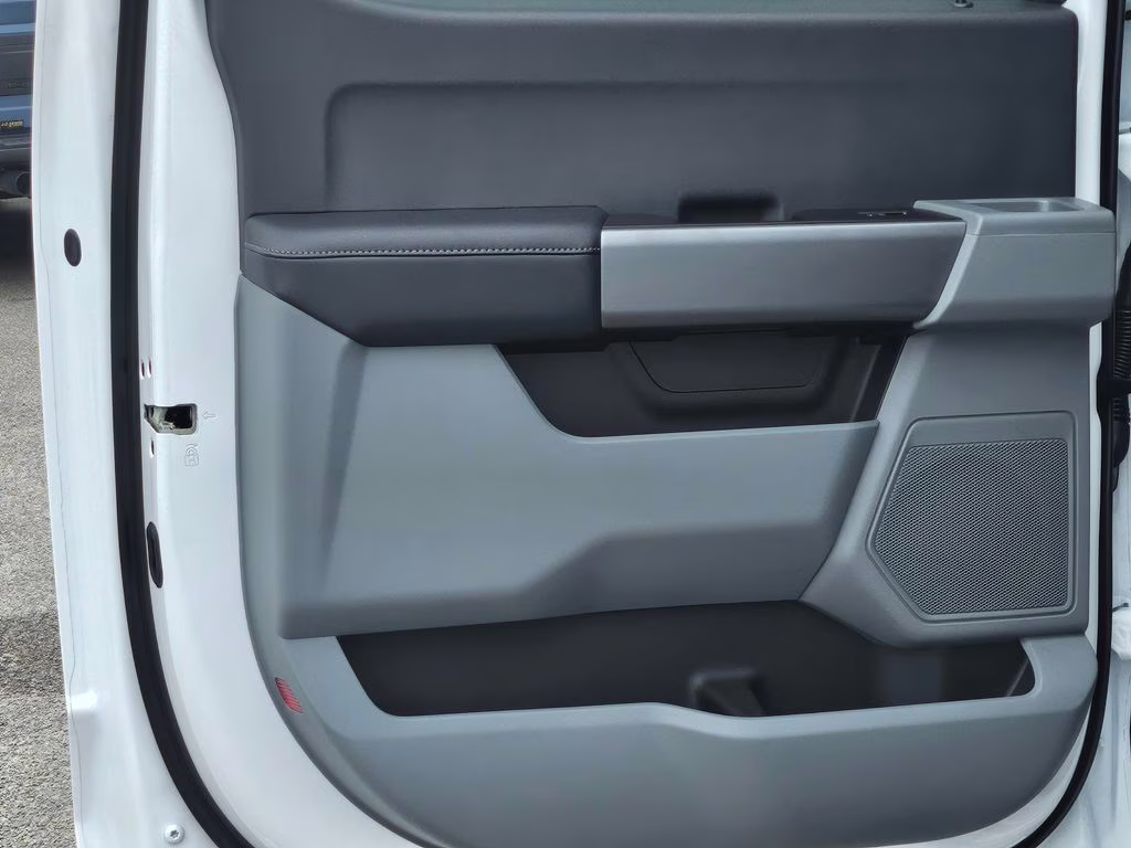 2026 Oxford White Ford Super Duty F-450 DRW XLT 4X4 Truck