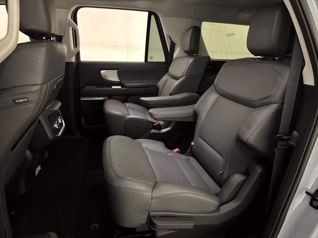 2026 Glacier Gray Metallic Tri-Coat Ford Expedition Max Active RWD SUV