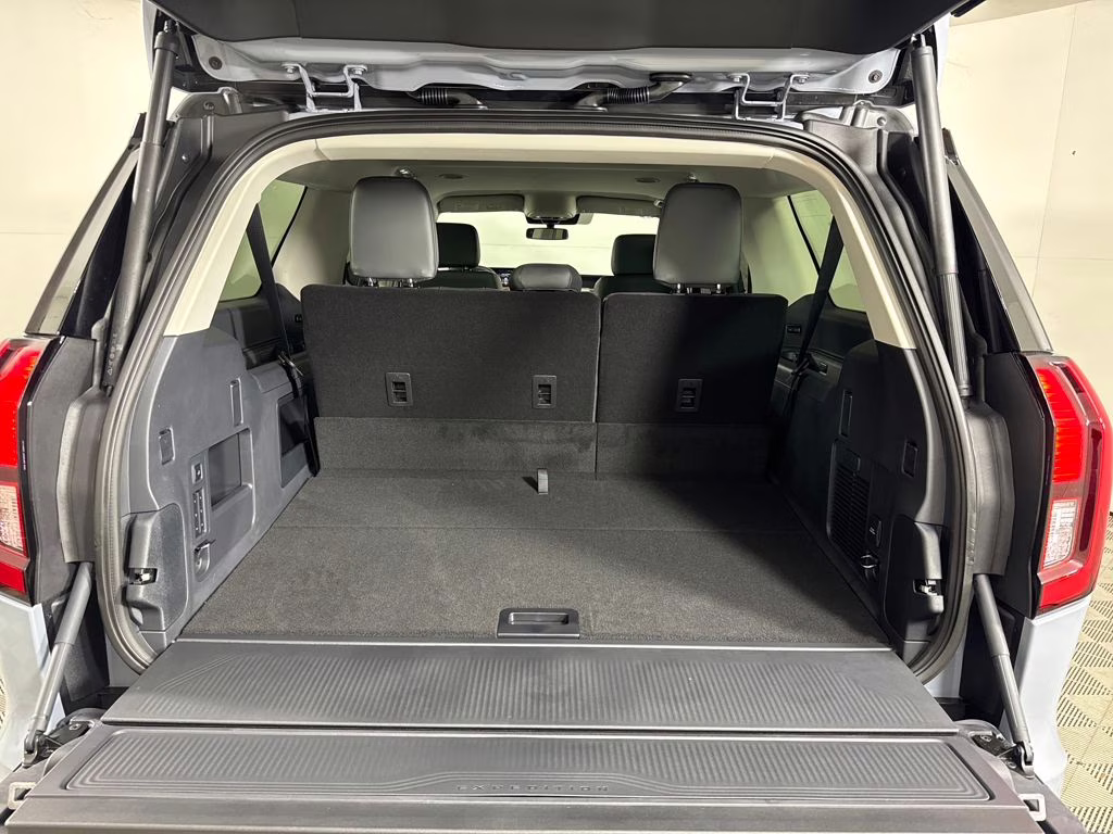 2026 Glacier Gray Metallic Tri-Coat Ford Expedition Max Active RWD SUV