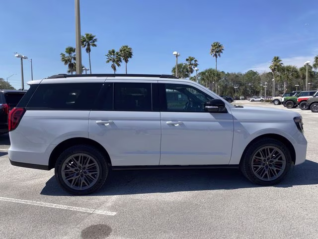 2025 Space Silver Metallic Ford Expedition Platinum 4X4 SUV