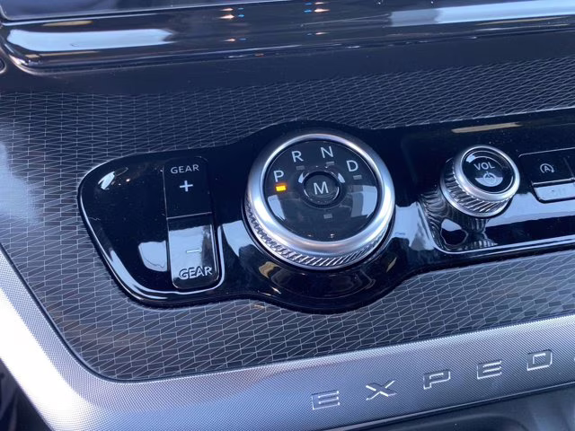 2025 Space Silver Metallic Ford Expedition Platinum 4X4 SUV