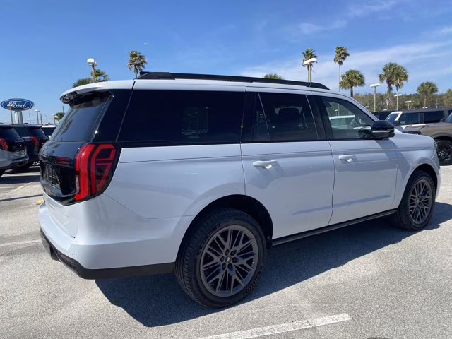 2025 Space Silver Metallic Ford Expedition Platinum 4X4 SUV