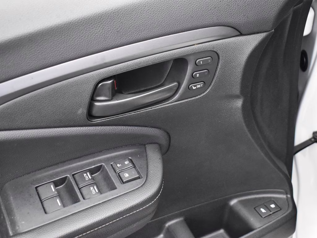 2022 White Honda Passport EX-L FWD SUV