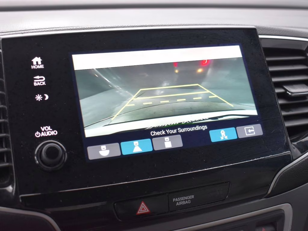 2022 White Honda Passport EX-L FWD SUV