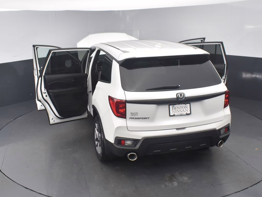 2022 White Honda Passport EX-L FWD SUV