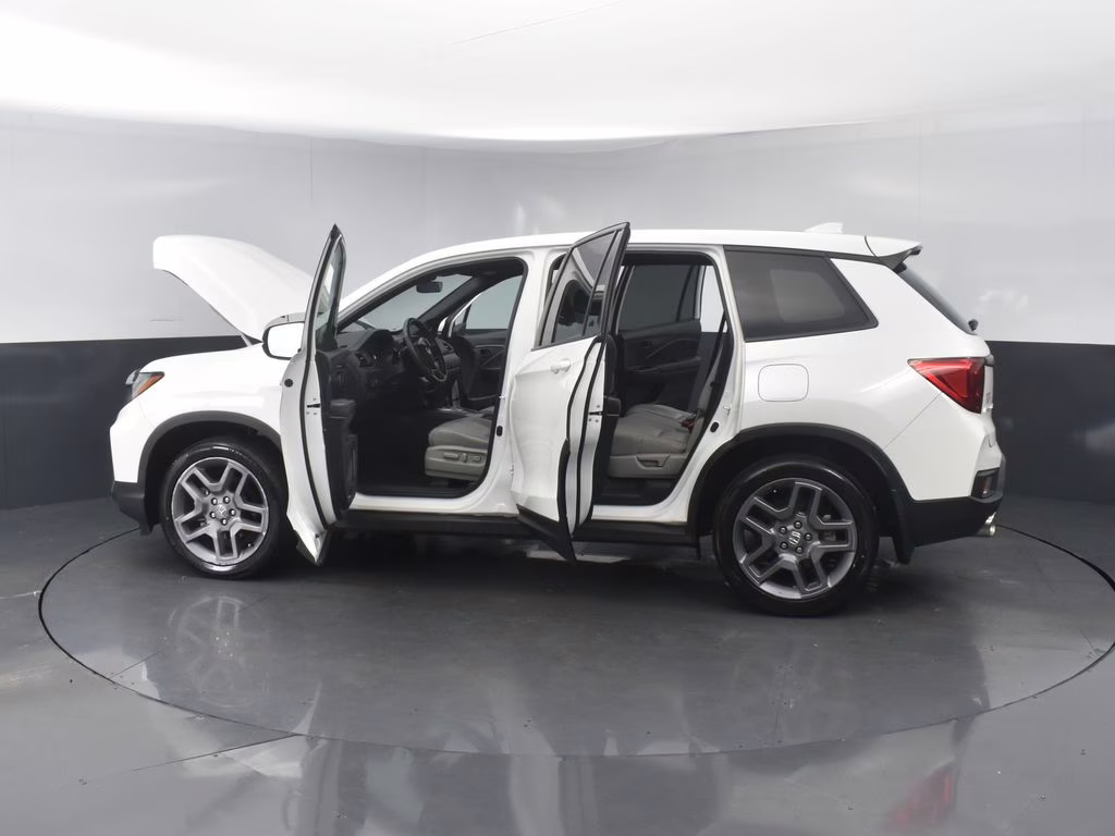 2022 White Honda Passport EX-L FWD SUV