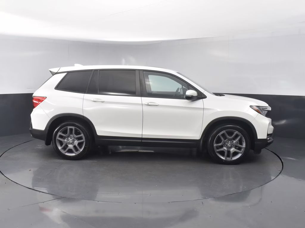 2022 White Honda Passport EX-L FWD SUV