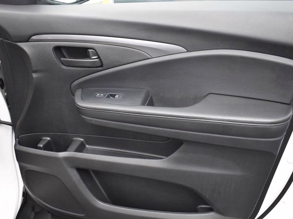 2022 White Honda Passport EX-L FWD SUV