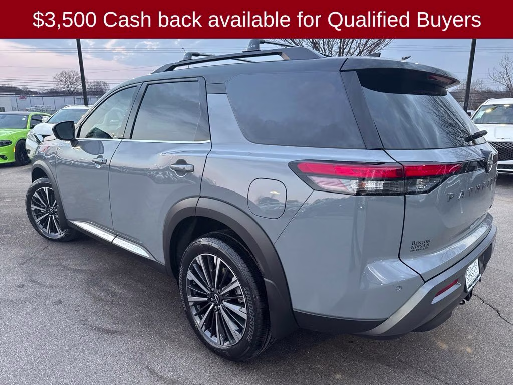 2026 Boulder Gray/Super Black Nissan Pathfinder Platinum 4X4 SUV