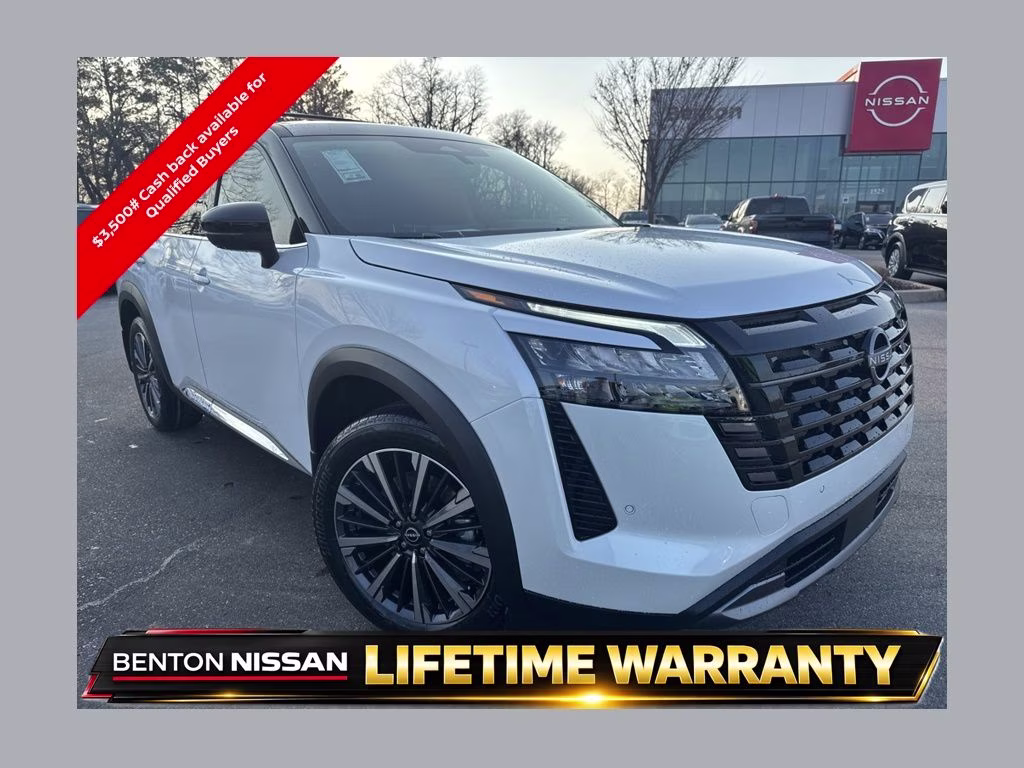 2026 Everest White Pearl/Black Nissan Pathfinder Platinum FWD SUV
