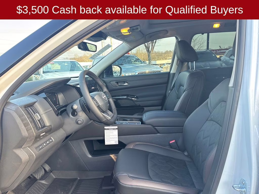 2026 Everest White Pearl/Black Nissan Pathfinder Platinum FWD SUV