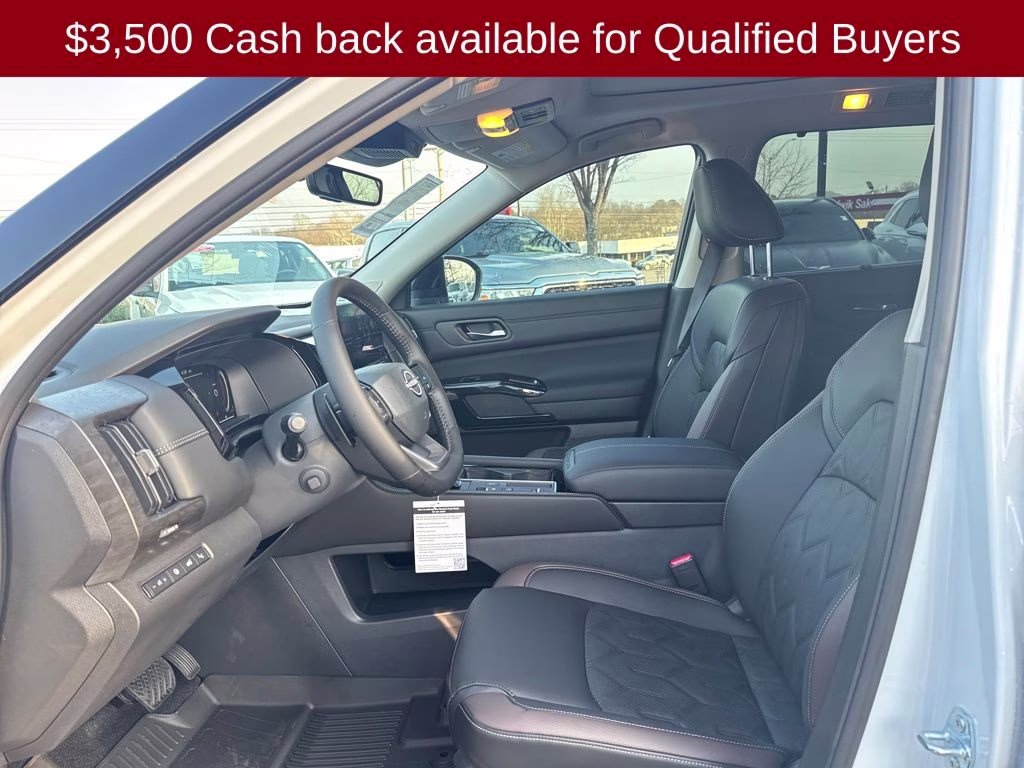 2026 Everest White Pearl/Black Nissan Pathfinder Platinum FWD SUV