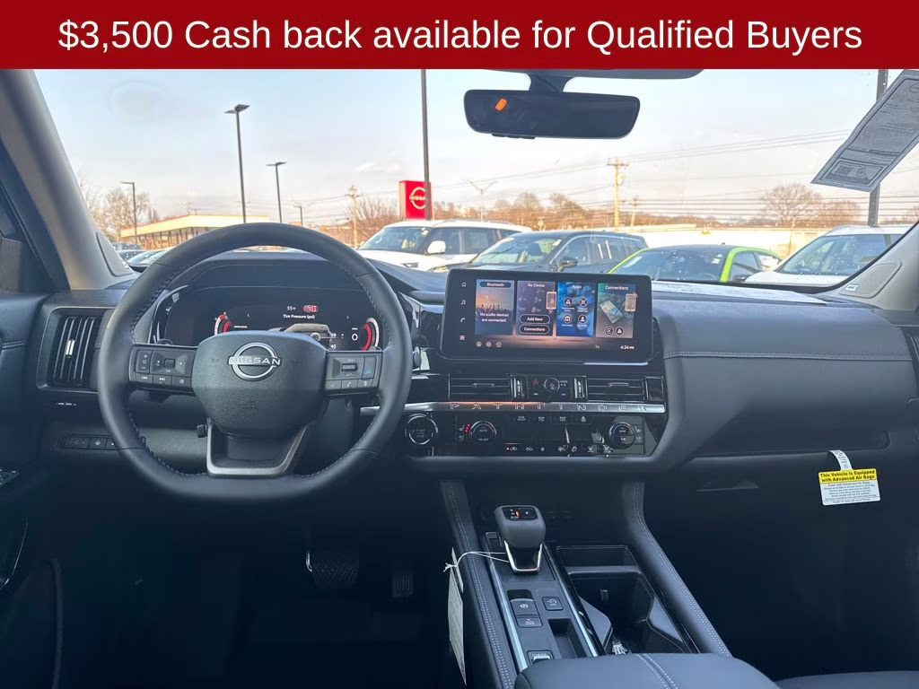 2026 Everest White Pearl/Black Nissan Pathfinder Platinum FWD SUV