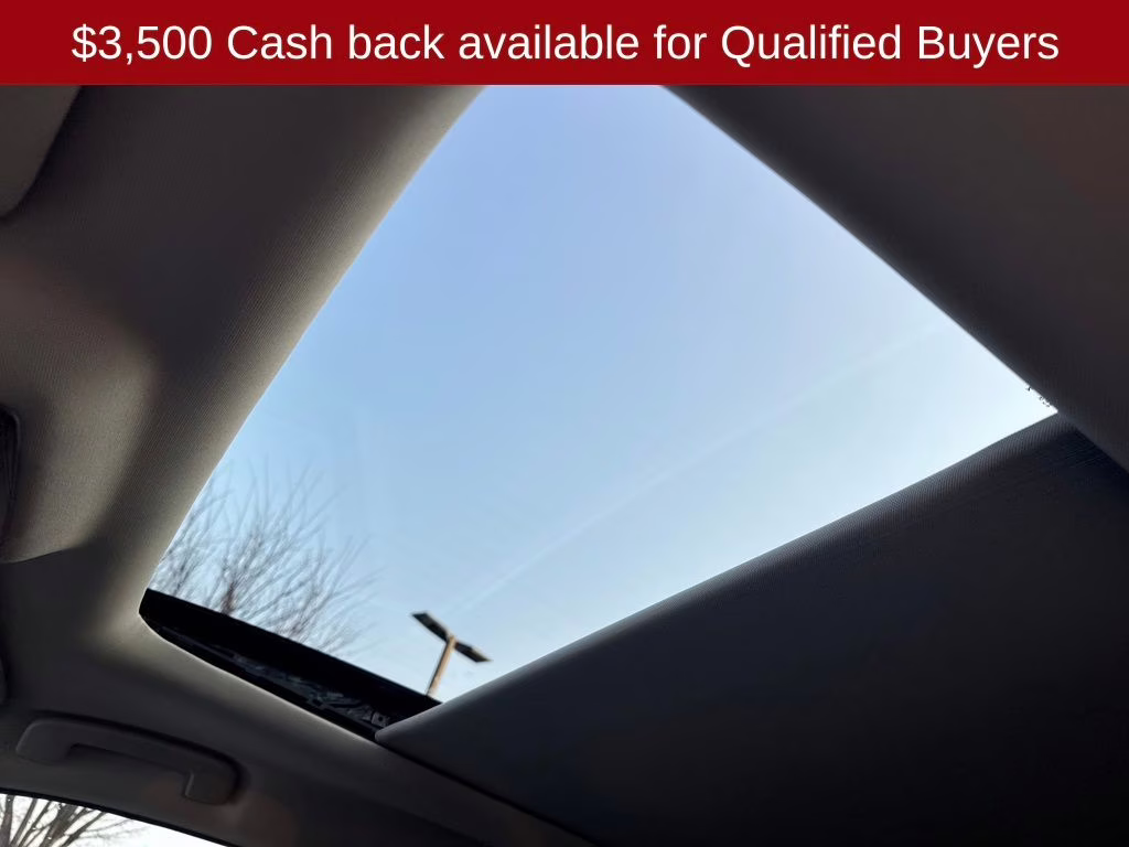 2026 Everest White Pearl/Black Nissan Pathfinder Platinum FWD SUV