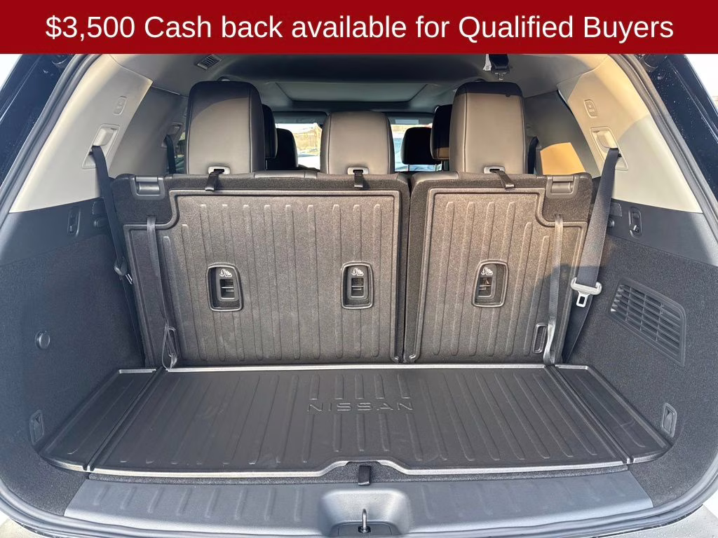 2026 Everest White Pearl/Black Nissan Pathfinder Platinum FWD SUV