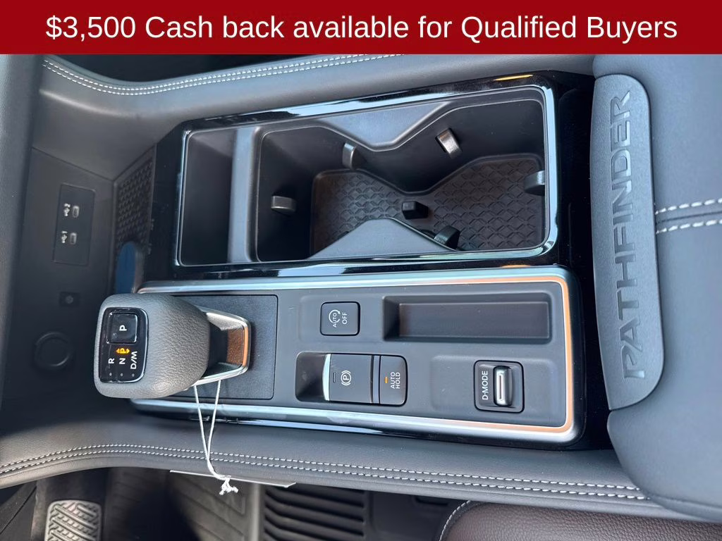 2026 Everest White Pearl/Black Nissan Pathfinder Platinum FWD SUV