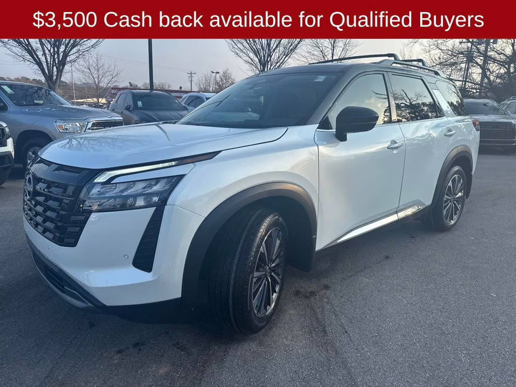 2026 Everest White Pearl/Black Nissan Pathfinder Platinum FWD SUV