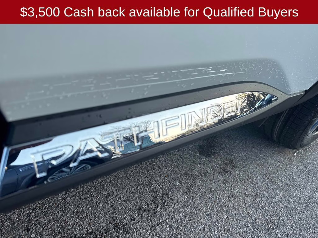 2026 Everest White Pearl/Black Nissan Pathfinder Platinum FWD SUV