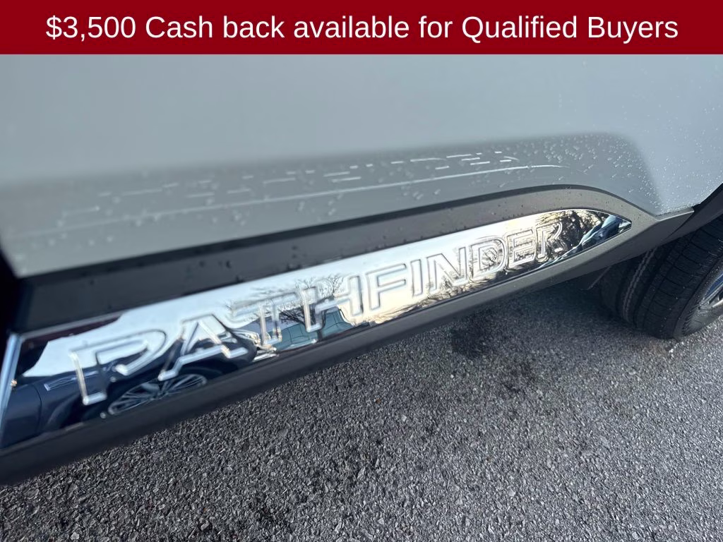 2026 Everest White Pearl/Black Nissan Pathfinder Platinum FWD SUV