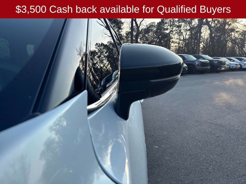 2026 Everest White Pearl/Black Nissan Pathfinder Platinum FWD SUV