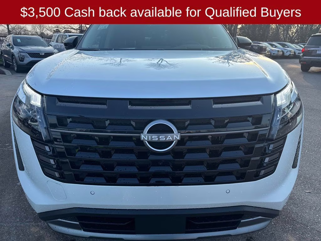 2026 Everest White Pearl/Black Nissan Pathfinder Platinum FWD SUV