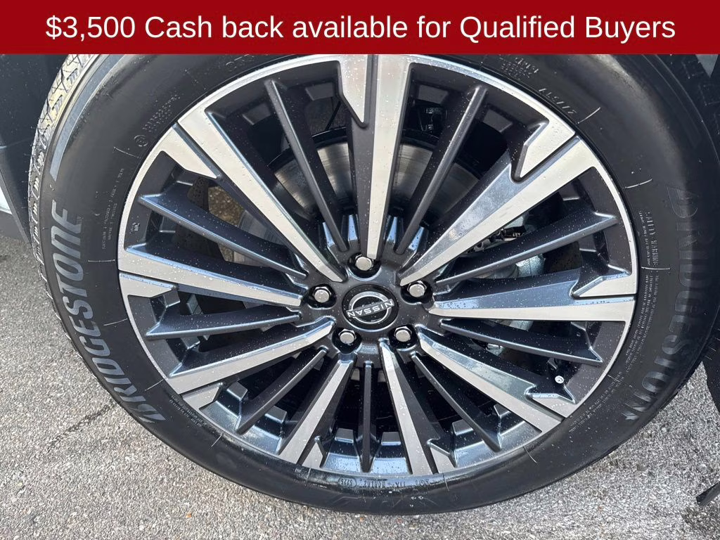 2026 Everest White Pearl/Black Nissan Pathfinder Platinum FWD SUV